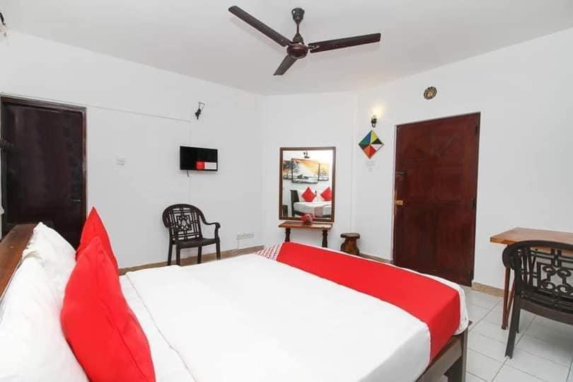 Oyo 459 Barasti Beach Resort カルータラ エクステリア 写真