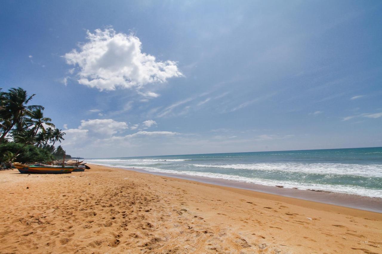 Oyo 459 Barasti Beach Resort カルータラ エクステリア 写真