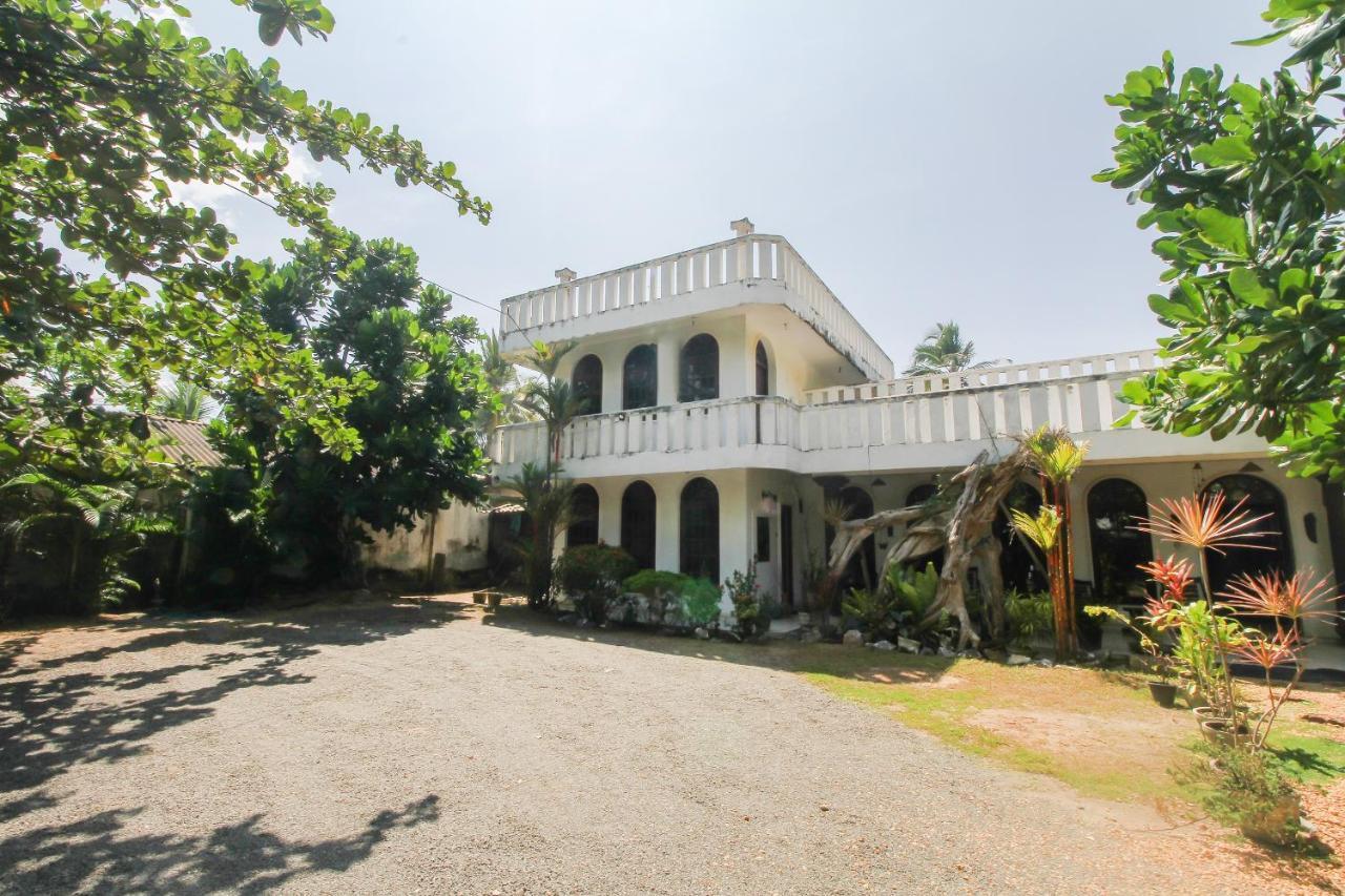 Oyo 459 Barasti Beach Resort カルータラ エクステリア 写真
