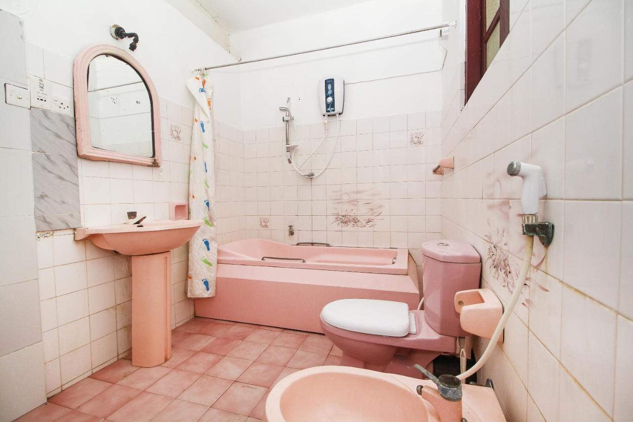 Oyo 459 Barasti Beach Resort カルータラ エクステリア 写真