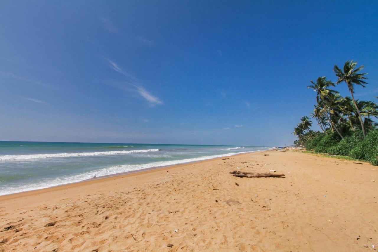 Oyo 459 Barasti Beach Resort カルータラ エクステリア 写真